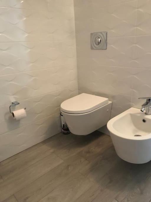 Warm Apartment In The Center Of Tirana City 外观 照片