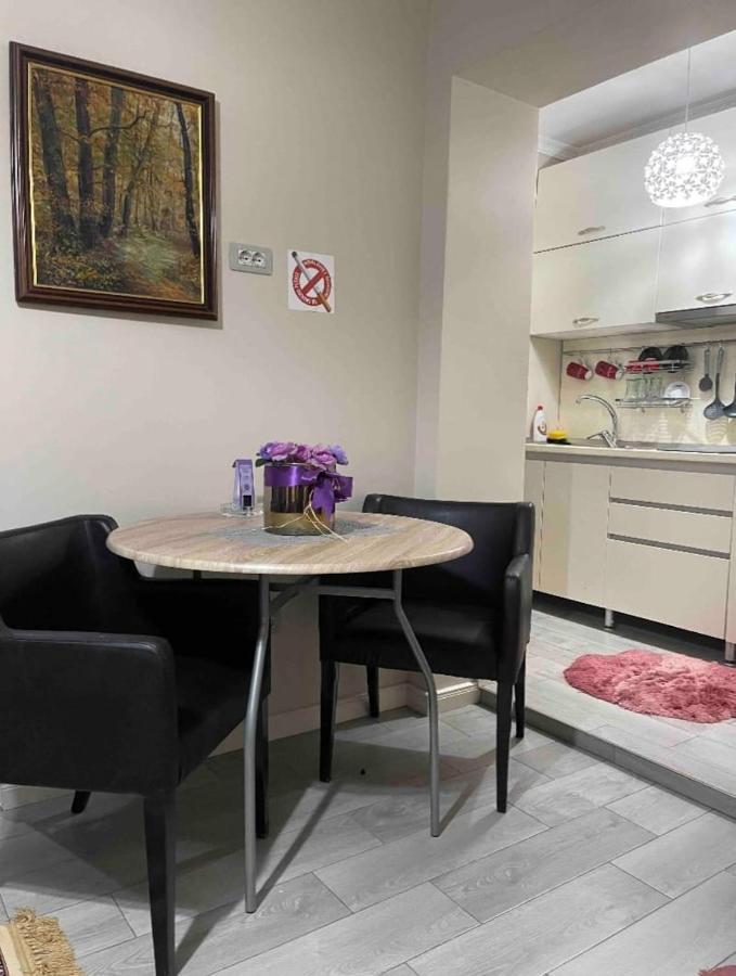 Warm Apartment In The Center Of Tirana City 外观 照片